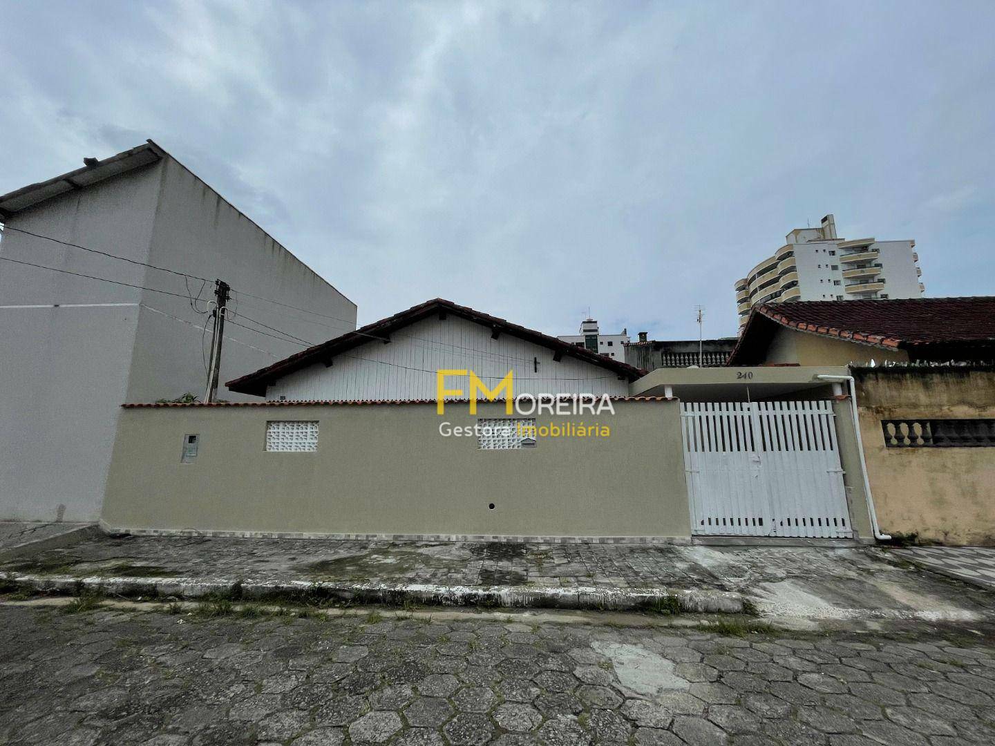 Casa à venda com 2 quartos, 130m² - Foto 2