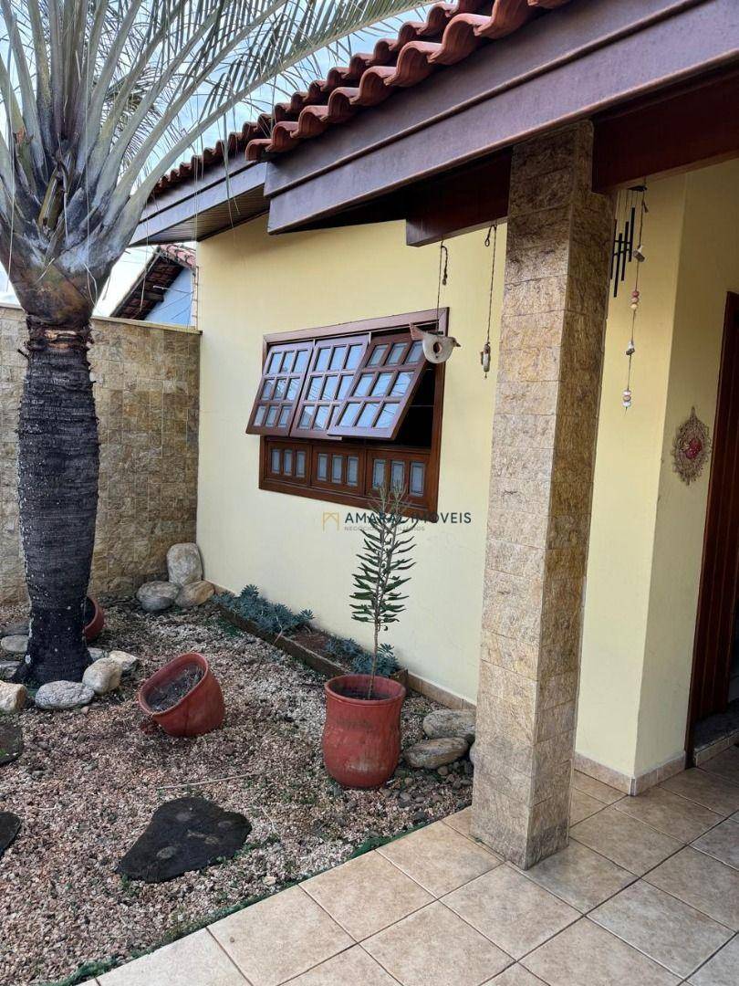 Casa, 3 quartos, 208 m² - Foto 1