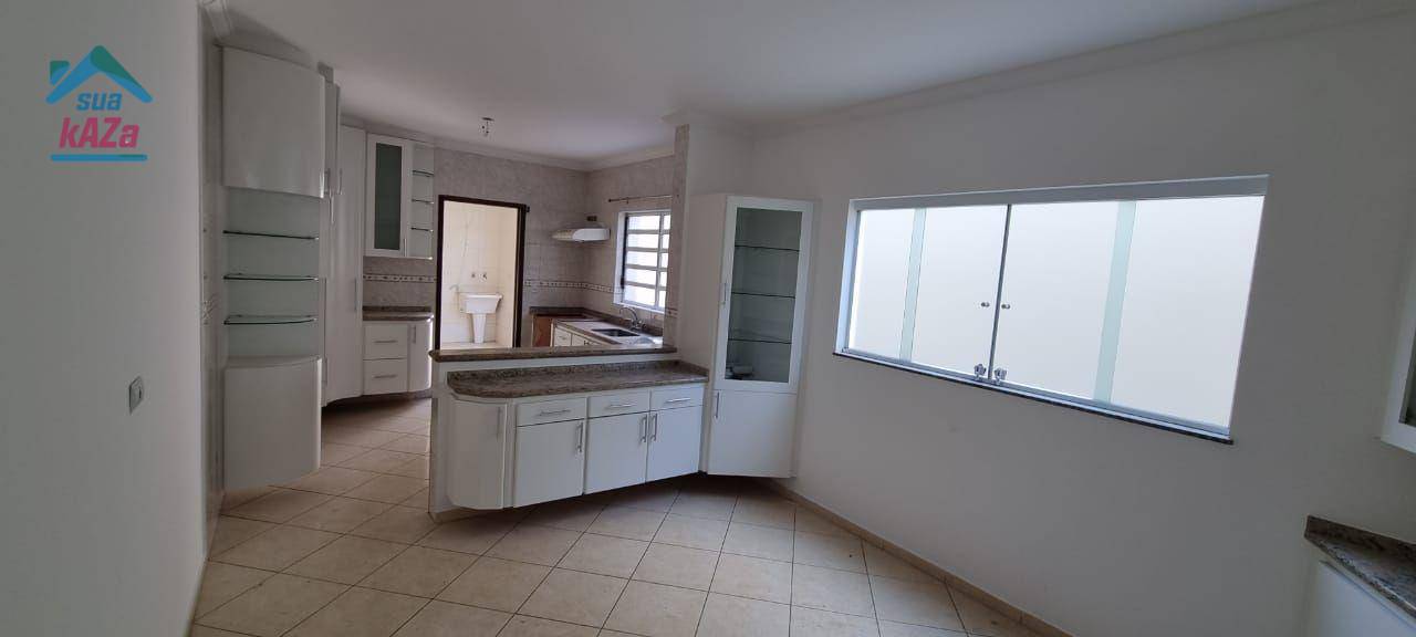 Sobrado à venda com 3 quartos, 200m² - Foto 3