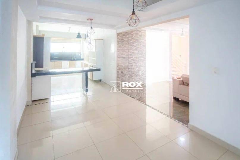 Casa de Condomínio para alugar com 3 quartos, 300m² - Foto 3