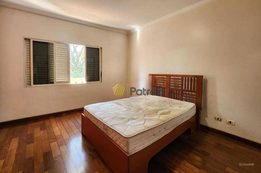 Casa para alugar com 3 quartos, 230m² - Foto 18