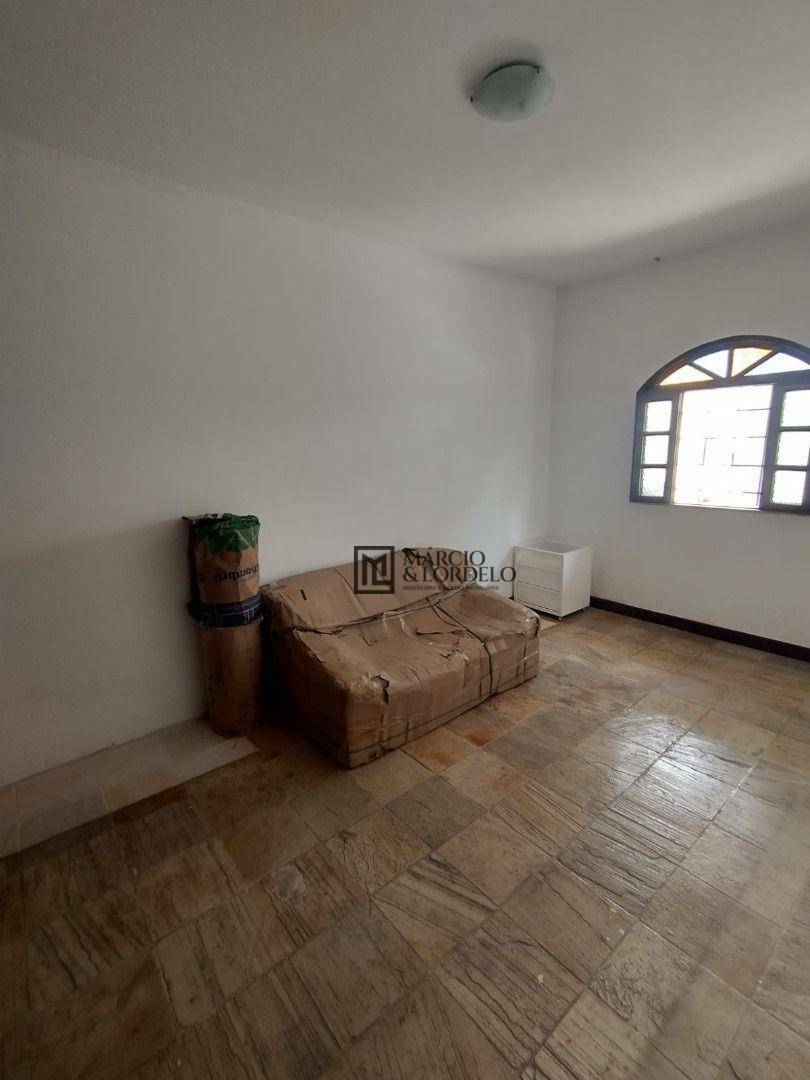 Casa à venda com 5 quartos, 394m² - Foto 2