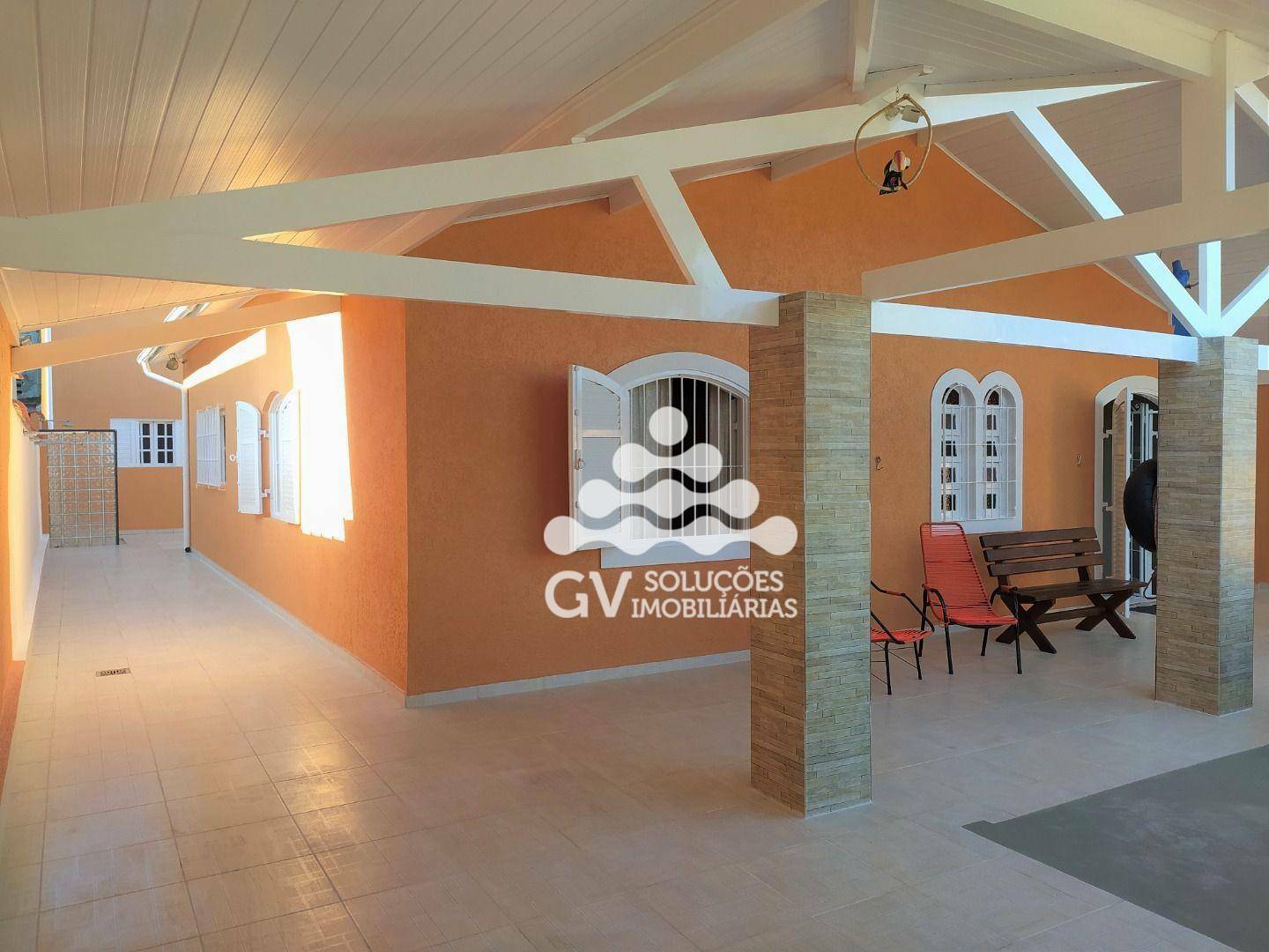 Casa à venda com 5 quartos, 200m² - Foto 3