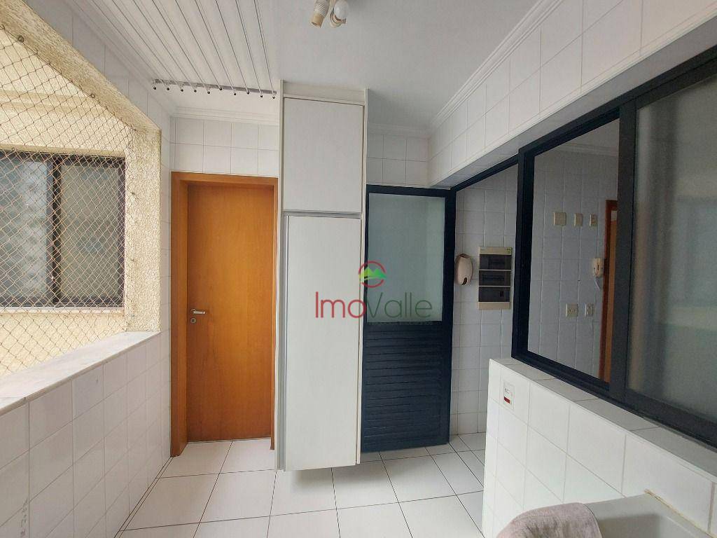 Apartamento para alugar com 4 quartos, 151m² - Foto 11