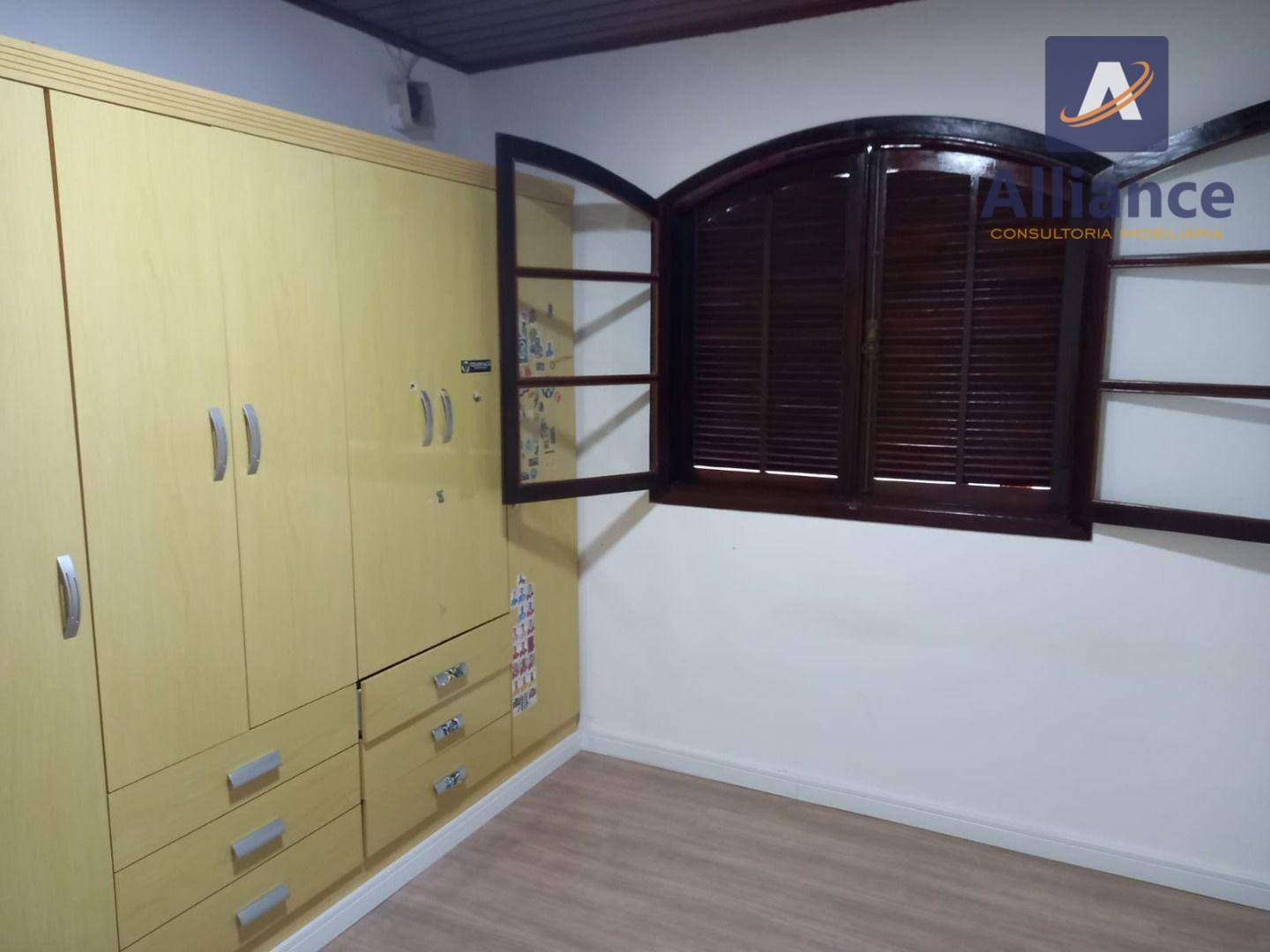 Casa para alugar com 3 quartos, 340m² - Foto 12