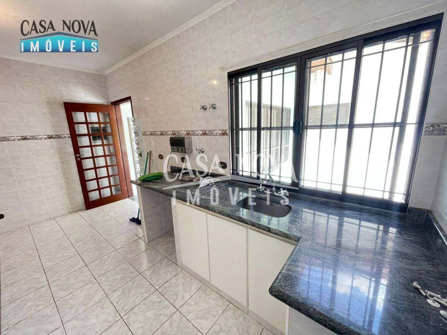 Casa de Condomínio para alugar com 3 quartos, 300m² - Foto 22