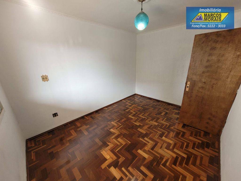 Casa para alugar com 4 quartos, 200m² - Foto 6