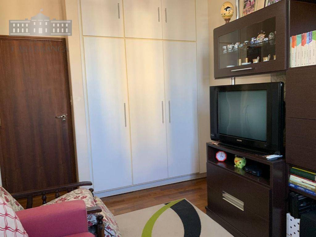 Apartamento à venda com 3 quartos, 189m² - Foto 9