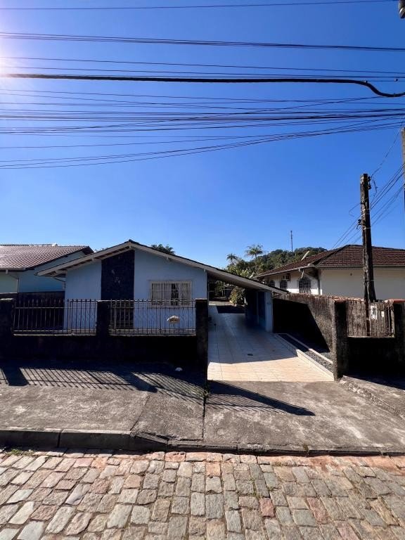 Casa à venda com 3 quartos, 148m² - Foto 1