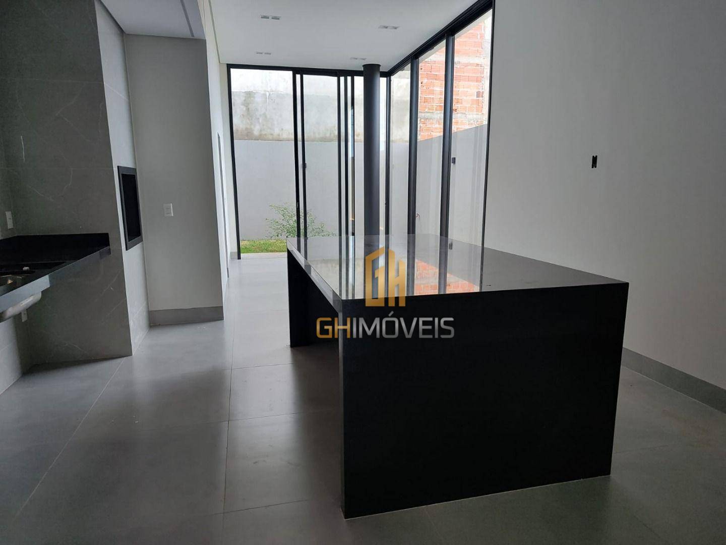 Casa à venda com 3 quartos, 180m² - Foto 1