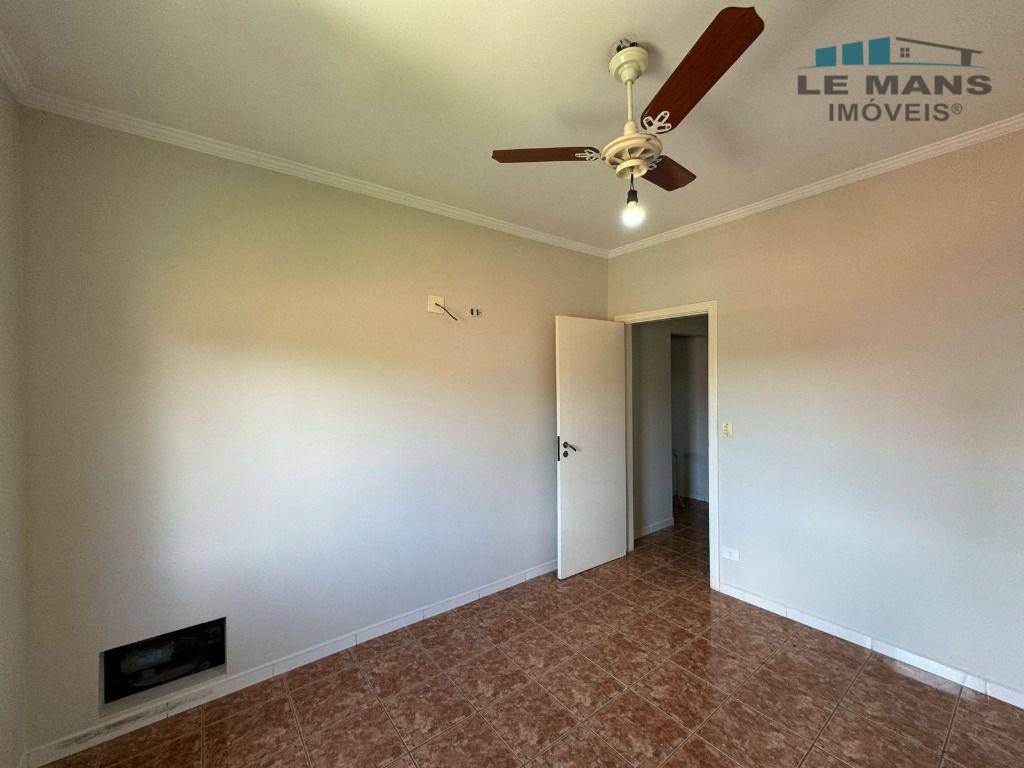 Casa à venda com 3 quartos, 200m² - Foto 21