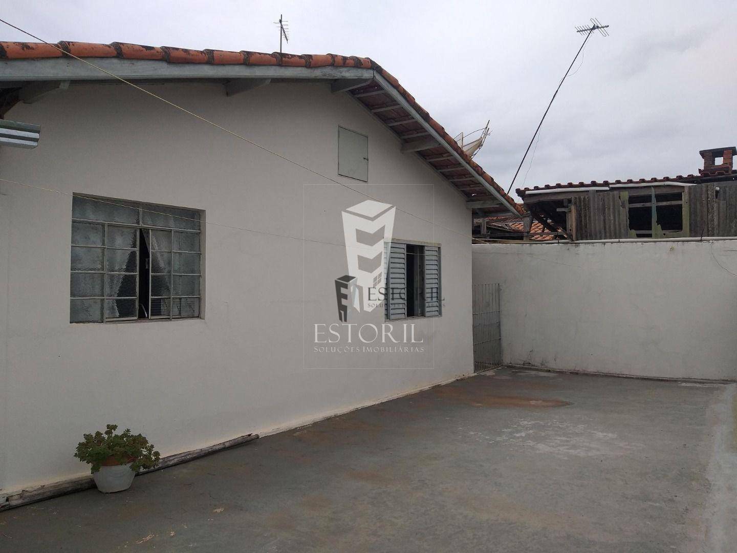 Casa à venda com 2 quartos, 200m² - Foto 1