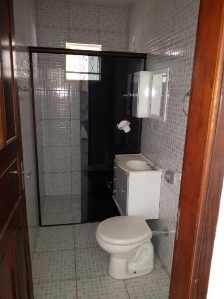 Casa à venda com 3 quartos, 220m² - Foto 2