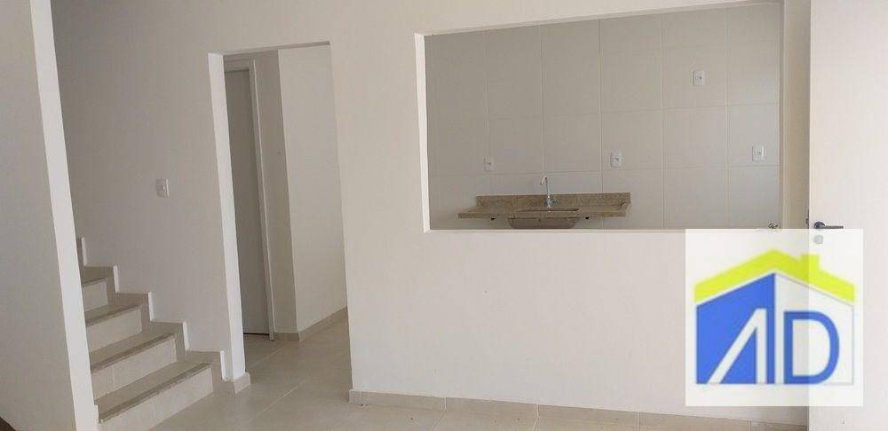 Casa à venda com 2 quartos, 75m² - Foto 1