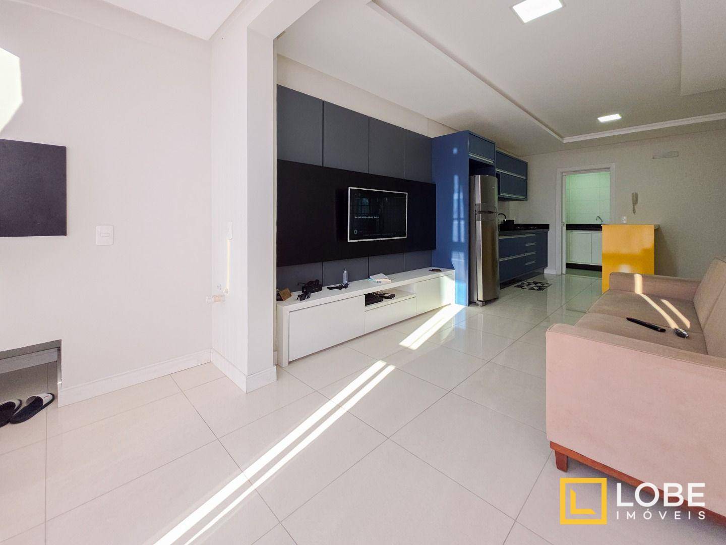 Apartamento à venda com 2 quartos, 70m² - Foto 1
