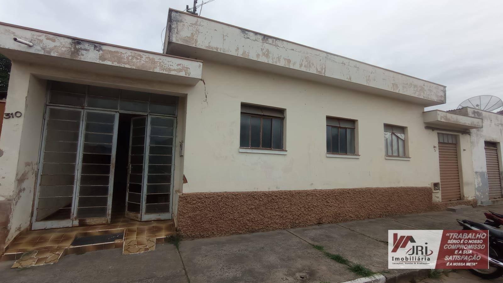 Casa à venda com 3 quartos, 247M2 - Foto 1