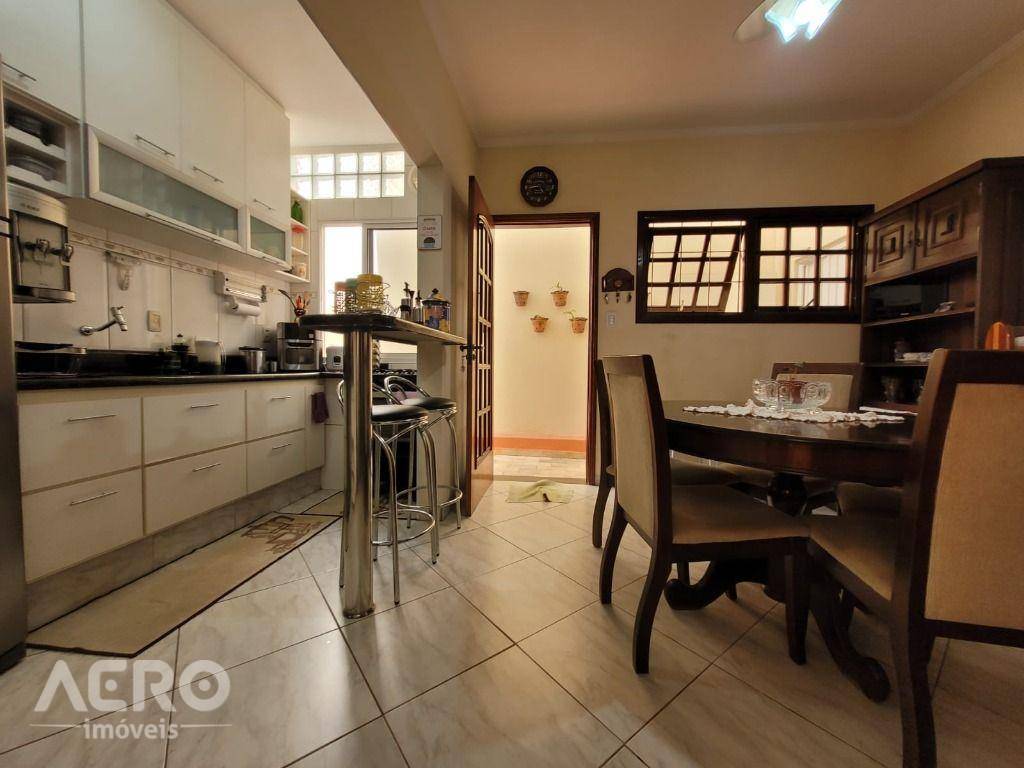 Casa à venda com 3 quartos, 196m² - Foto 5