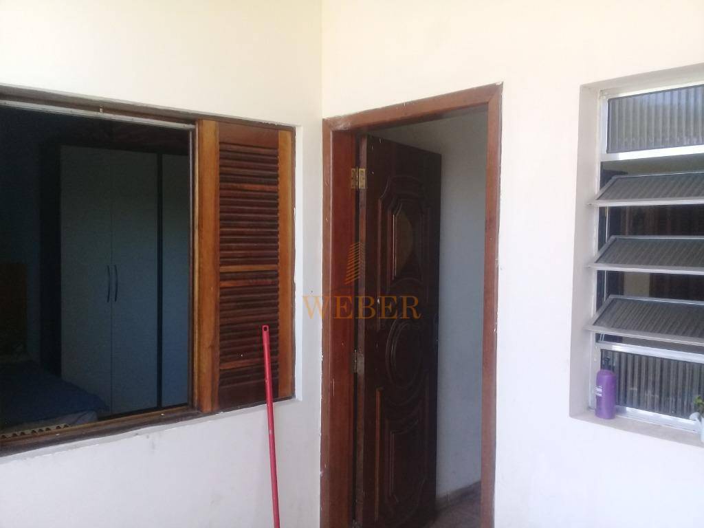 Casa à venda com 3 quartos, 300m² - Foto 3