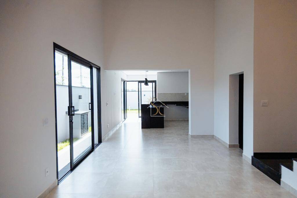 Casa de Condomínio à venda com 3 quartos, 220m² - Foto 3