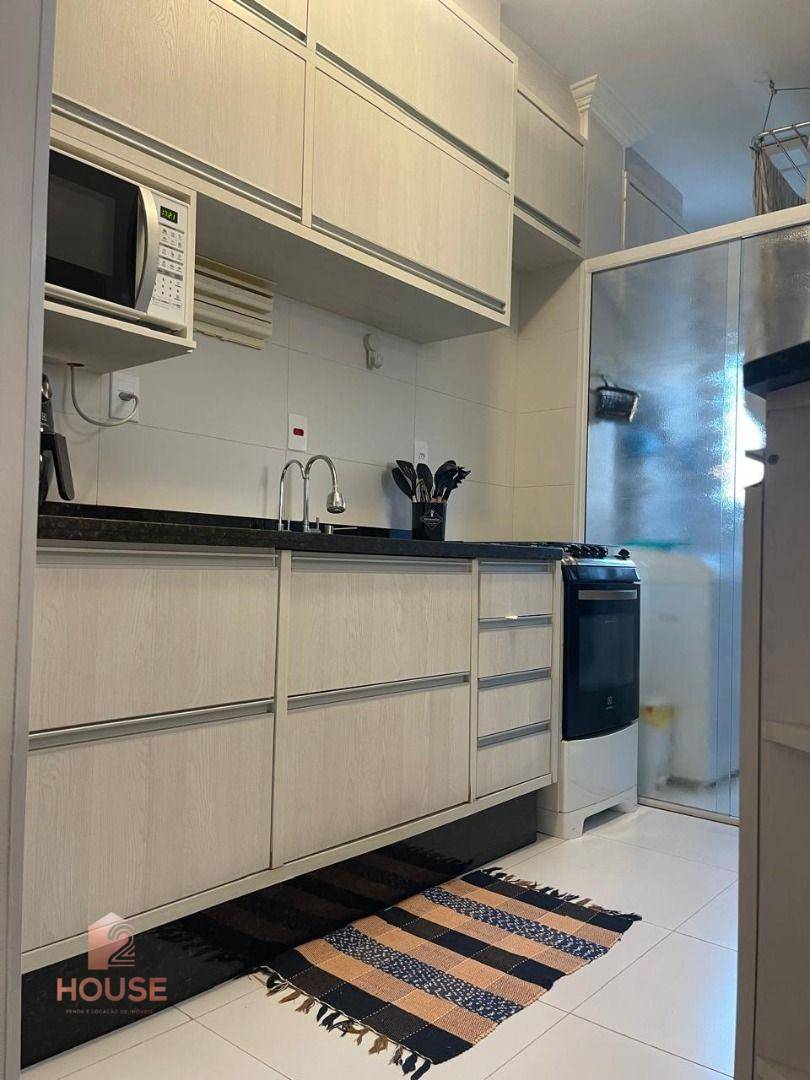 Apartamento à venda com 3 quartos, 70m² - Foto 2