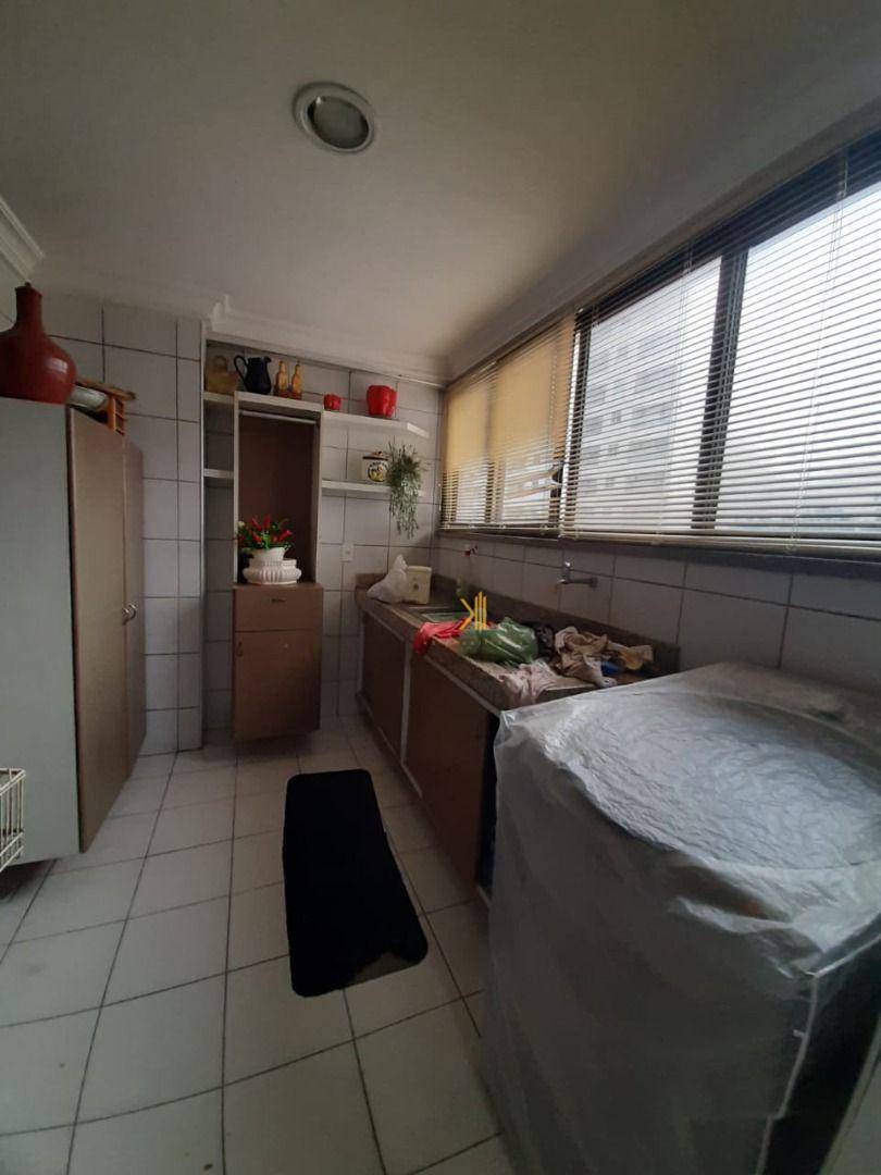 Apartamento à venda com 5 quartos, 208m² - Foto 22