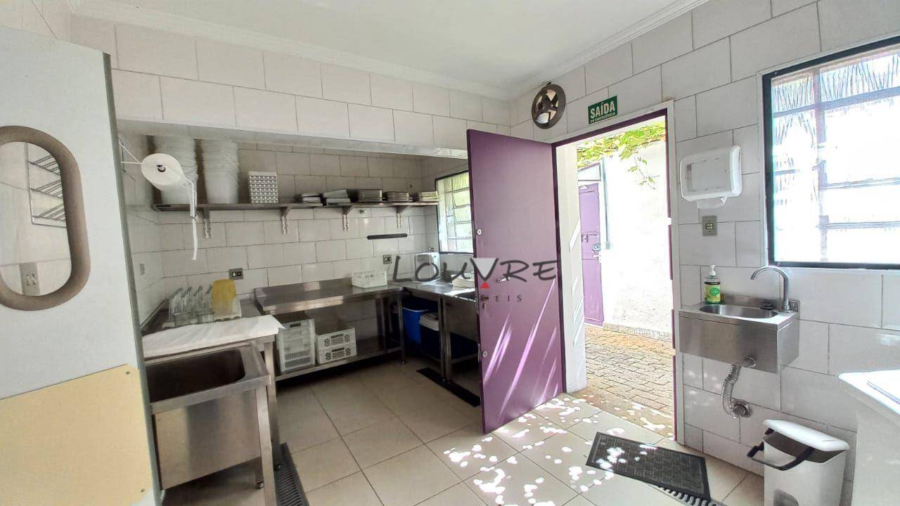 Casa para alugar com 3 quartos, 195m² - Foto 11