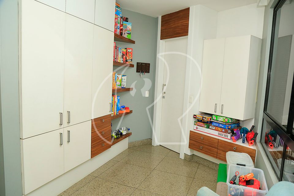 Apartamento à venda com 3 quartos, 253m² - Foto 5