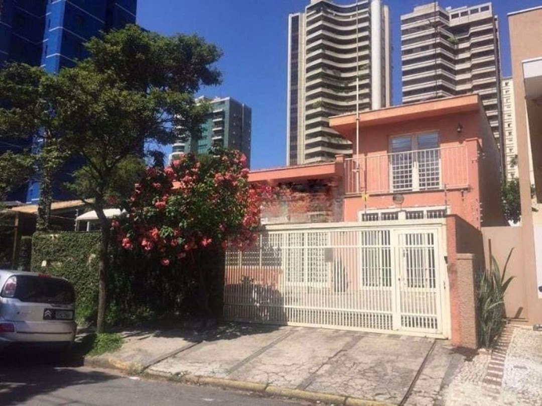 Casa à venda com 4 quartos, 299m² - Foto 1