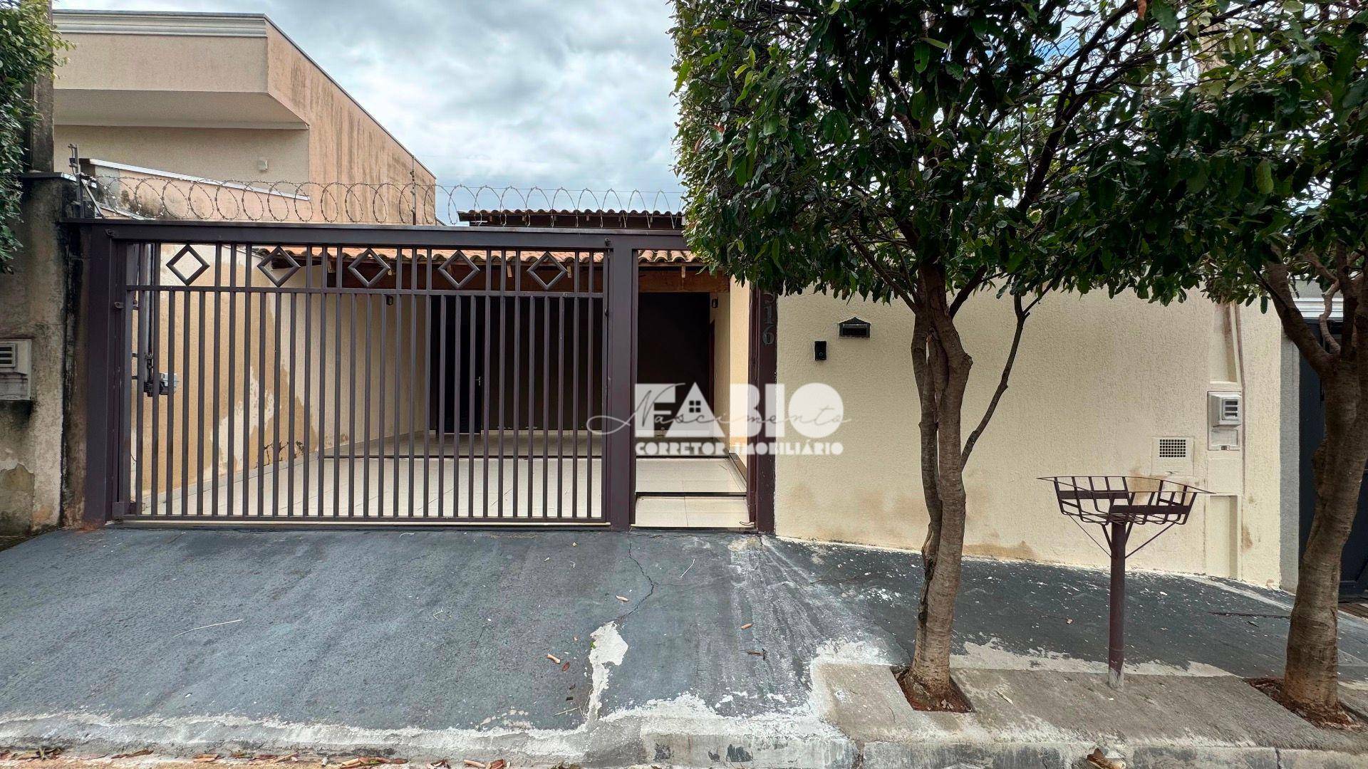 Casa à venda com 3 quartos, 166m² - Foto 1