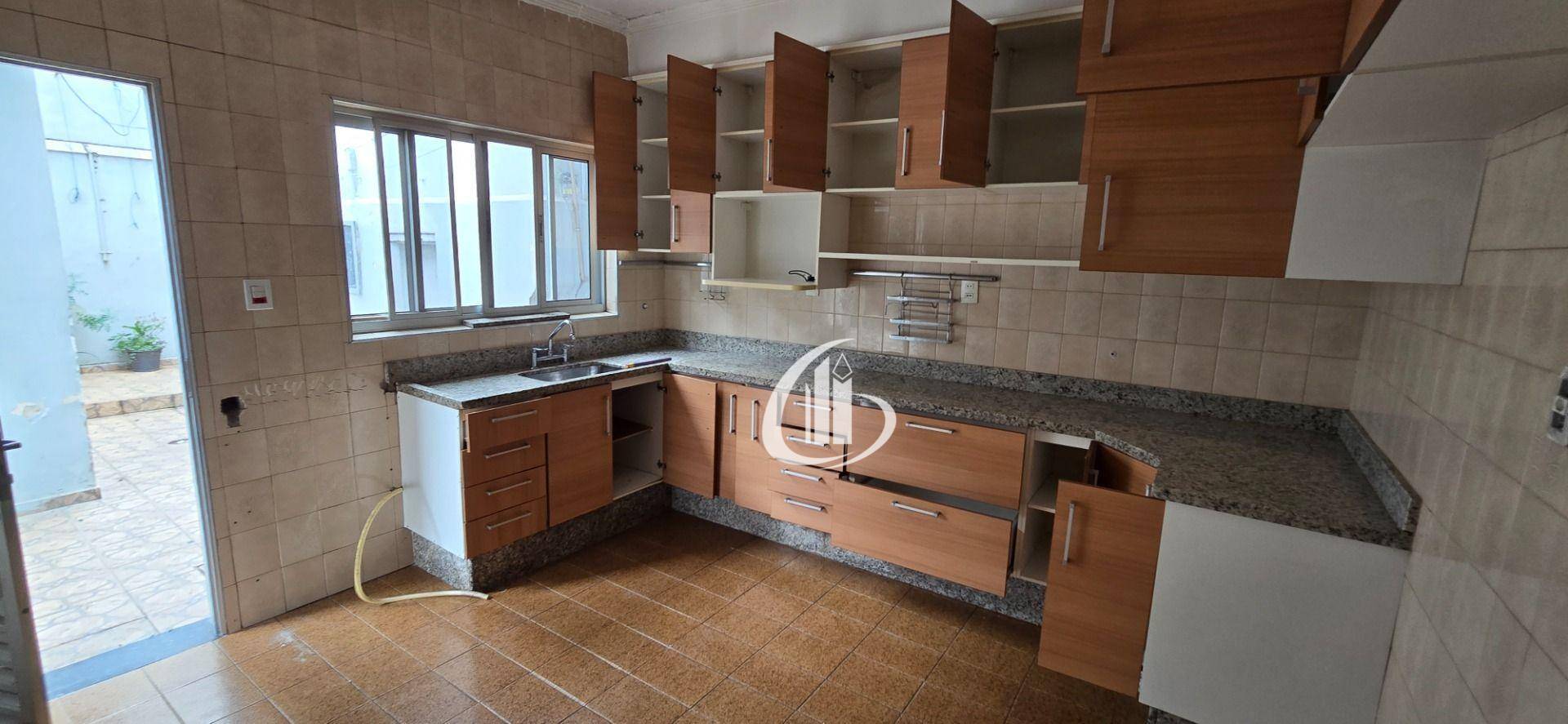 Casa para alugar com 2 quartos, 60m² - Foto 1