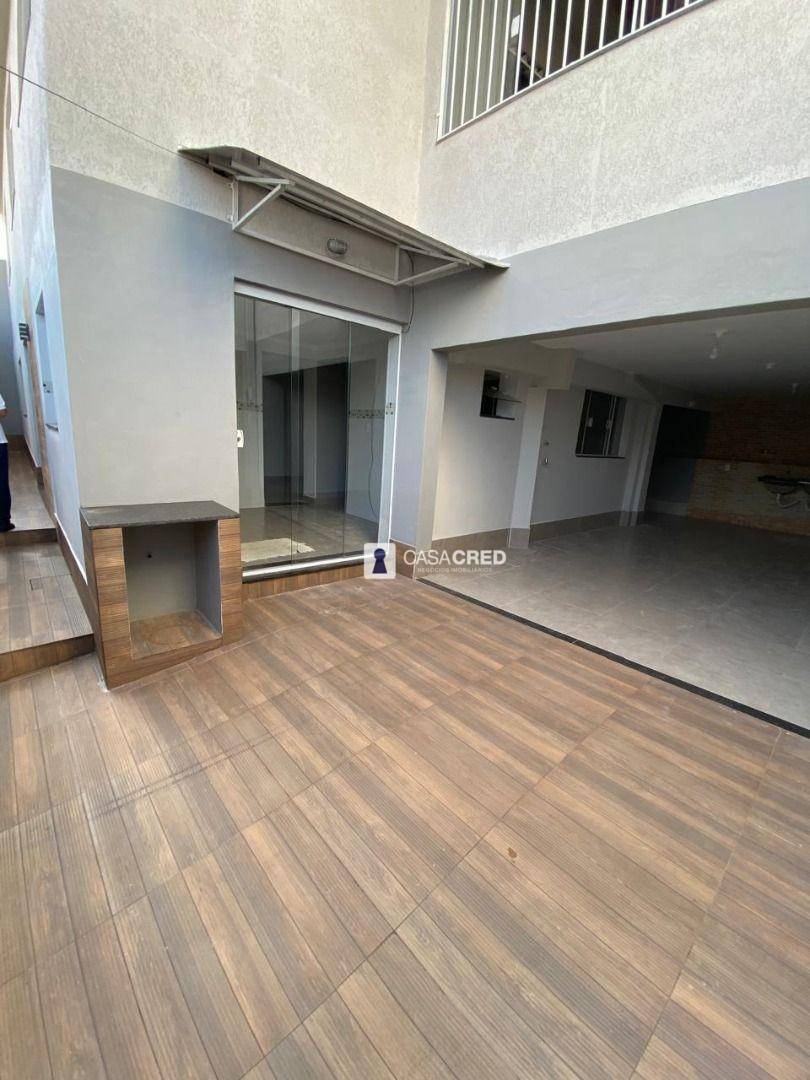 Casa à venda com 3 quartos, 300m² - Foto 14