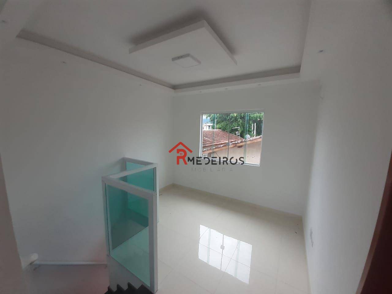 Casa à venda com 2 quartos, 43M2 - Foto 1