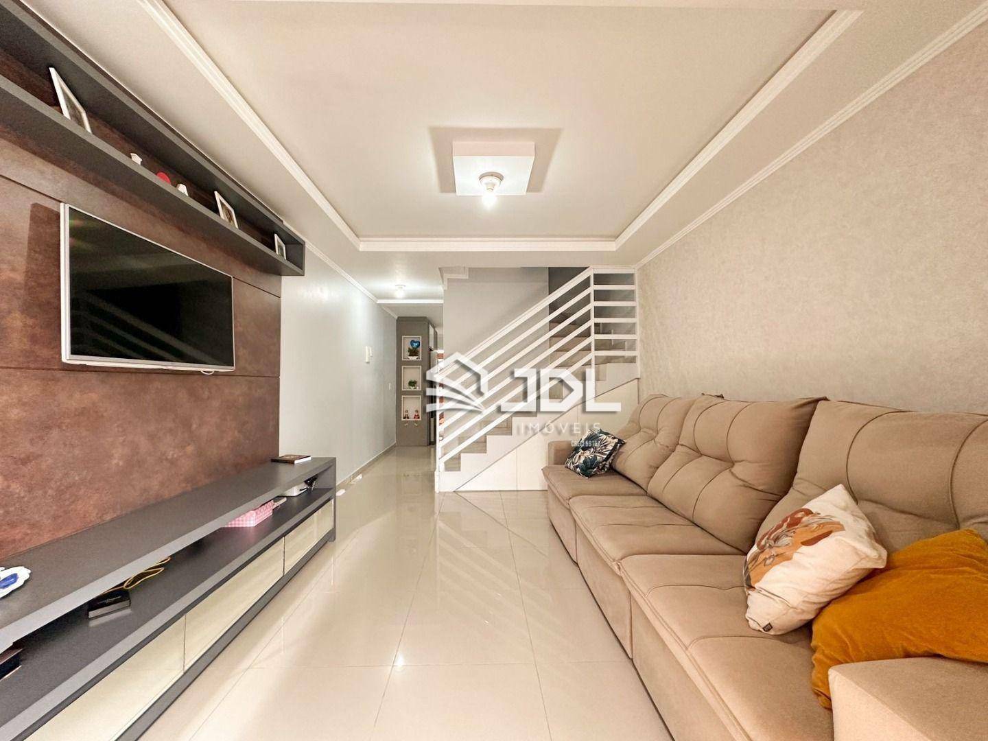 Casa à venda com 2 quartos, 79m² - Foto 2