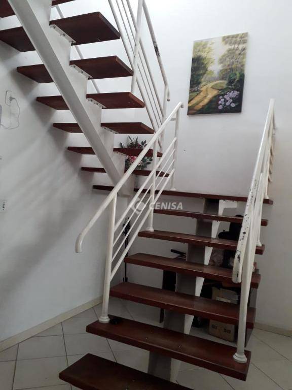 Casa à venda com 4 quartos, 300m² - Foto 10