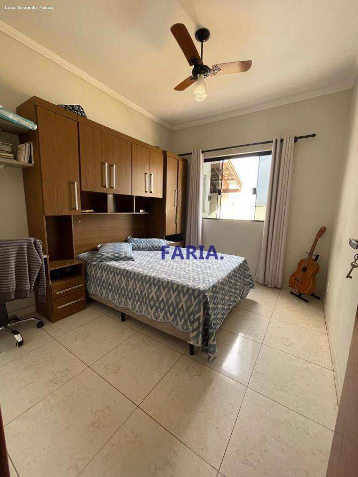 Casa à venda com 3 quartos, 200m² - Foto 14