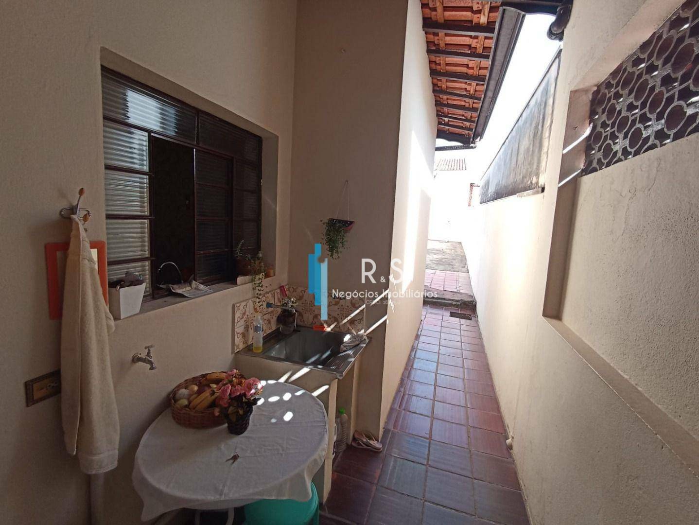 Casa à venda com 5 quartos, 176m² - Foto 16