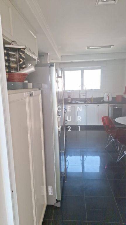 Apartamento à venda com 3 quartos, 183m² - Foto 32