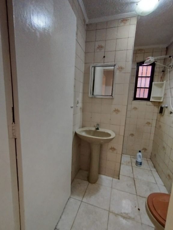 Casa para alugar com 2 quartos, 40m² - Foto 16