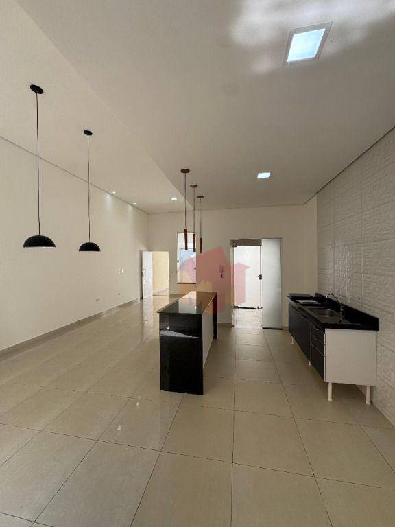 Casa à venda com 3 quartos, 126m² - Foto 1