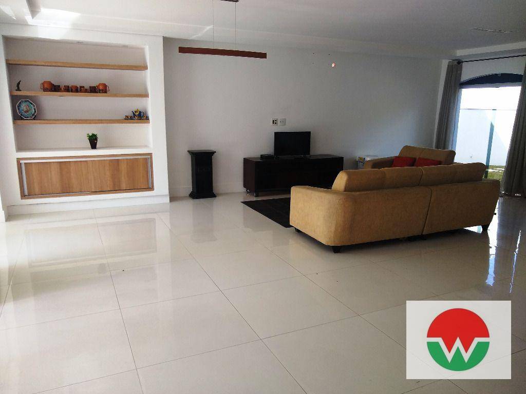 Casa de Condomínio à venda com 4 quartos, 300m² - Foto 2