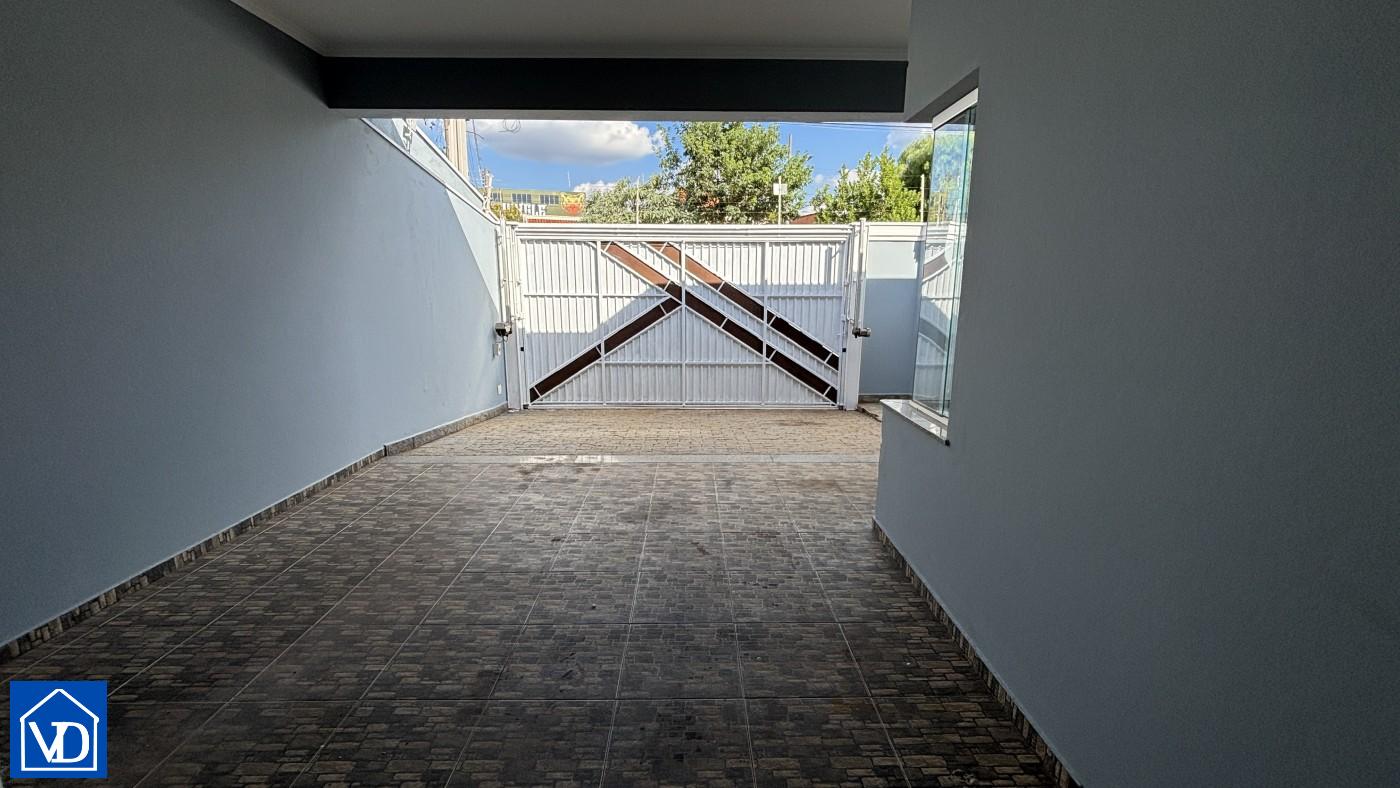 Casa à venda com 3 quartos, 170m² - Foto 2