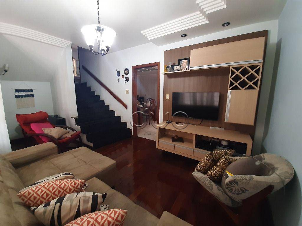 Casa à venda com 3 quartos, 289m² - Foto 1