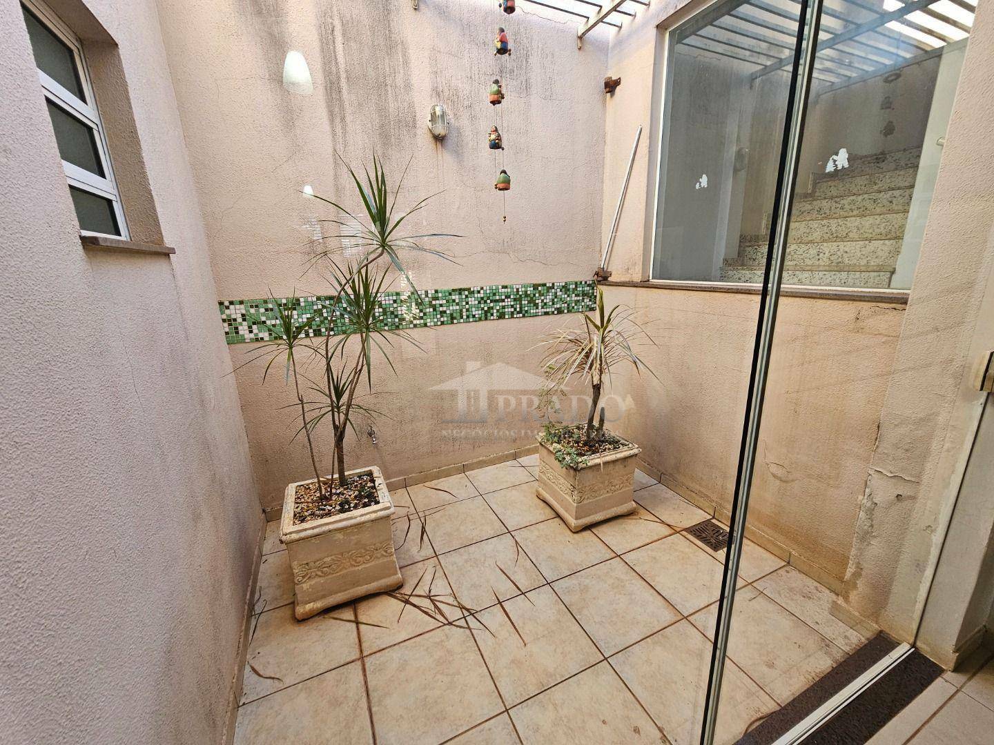 Casa para alugar com 4 quartos, 250m² - Foto 33