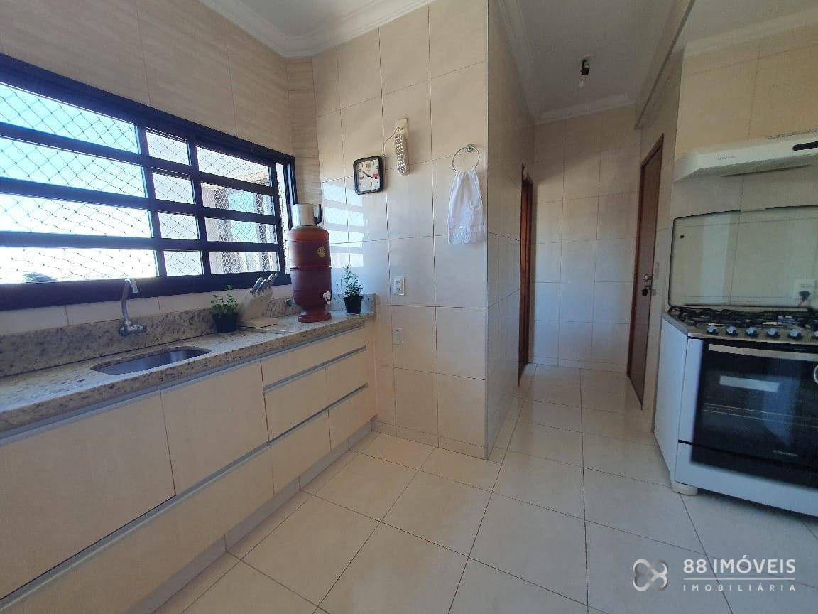 Apartamento à venda com 3 quartos, 137m² - Foto 7