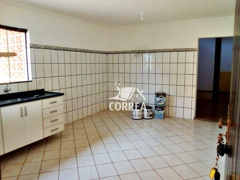 Casa à venda com 3 quartos, 220m² - Foto 8