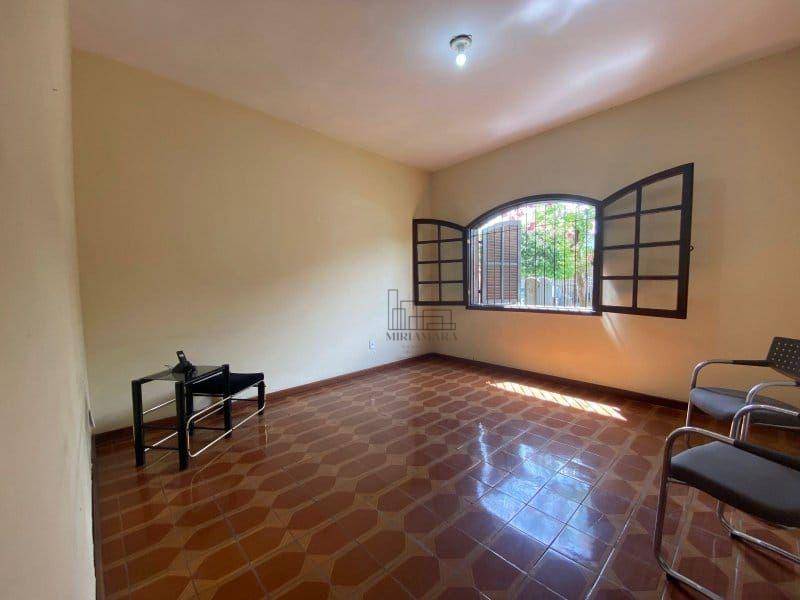 Casa à venda com 6 quartos, 248m² - Foto 6