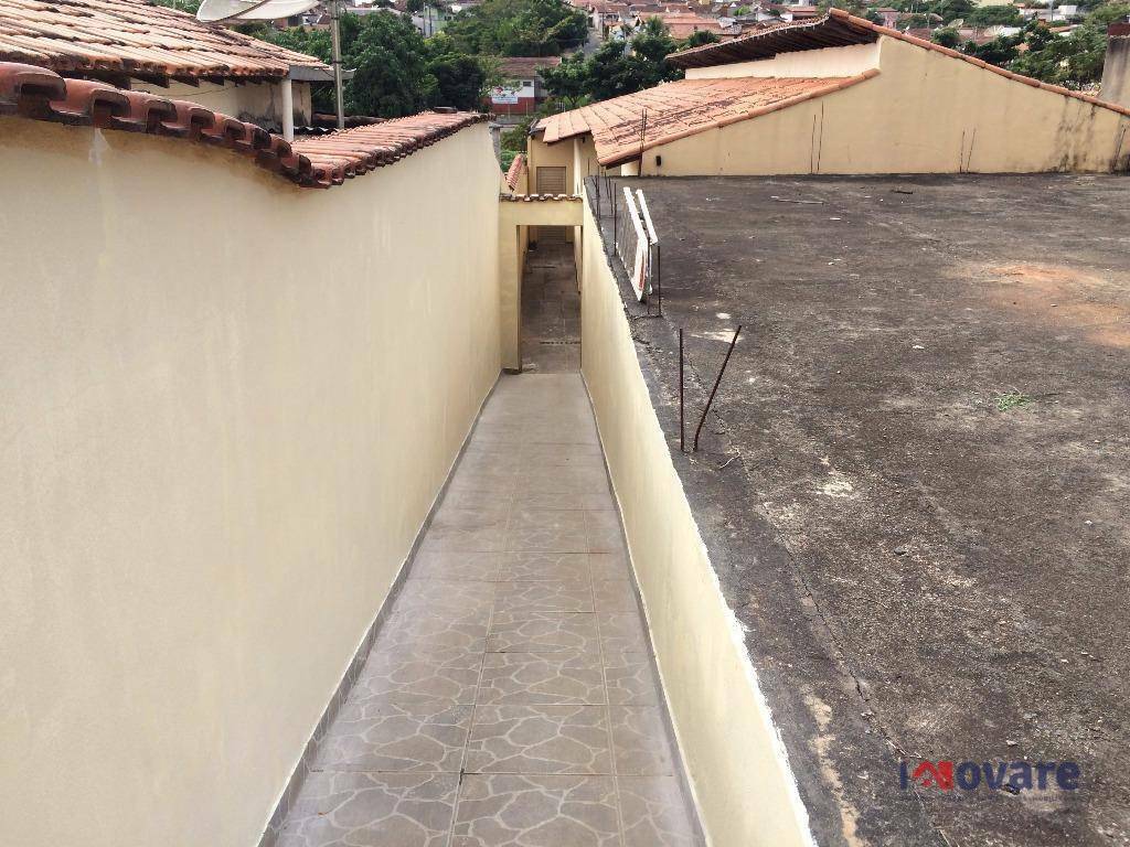 Casa à venda com 3 quartos, 200m² - Foto 14