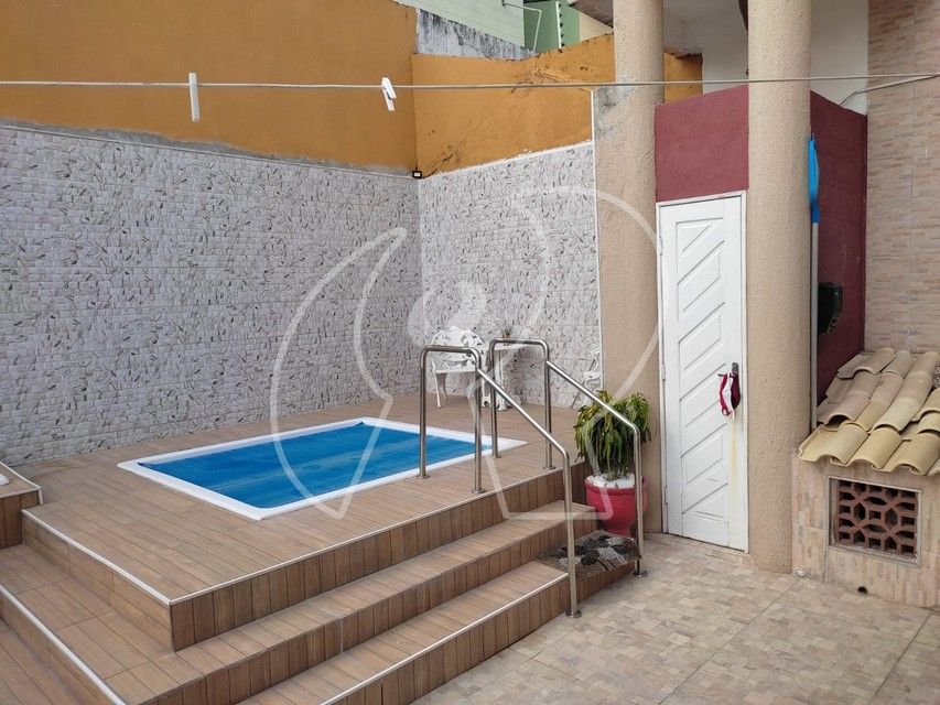 Casa à venda com 6 quartos, 260m² - Foto 3