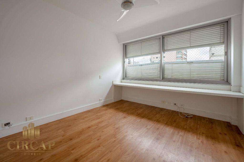 Apartamento à venda com 3 quartos, 240m² - Foto 9