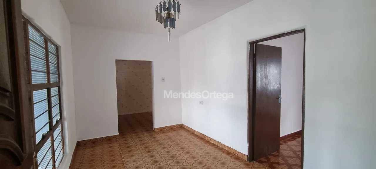 Casa à venda com 3 quartos, 200m² - Foto 2